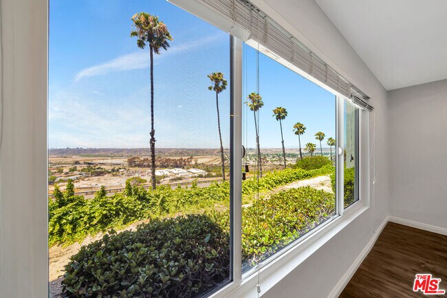 Building Photo - 3606 Vista Rey