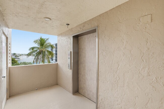 Building Photo - 10475 Gulf Shore Dr