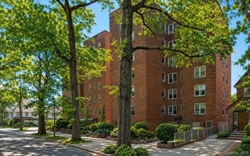 Building Photo - 82-40 Austin St