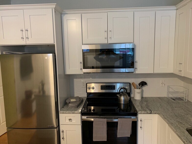 Building Photo - 39 Geneva St