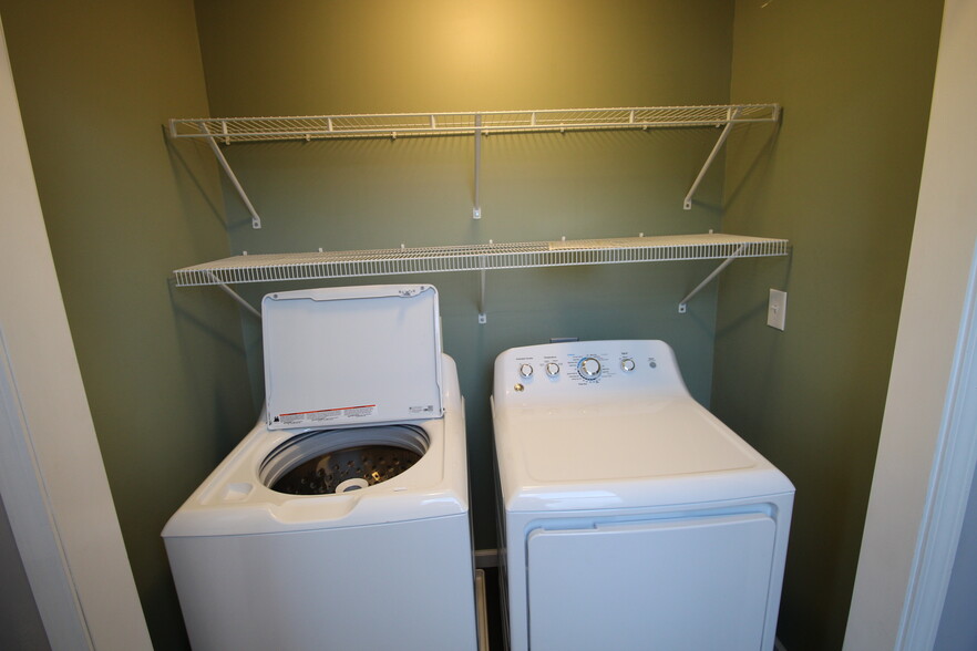 Newer laundry machines conveniently on the 2nd floor - 4536 Leo Street