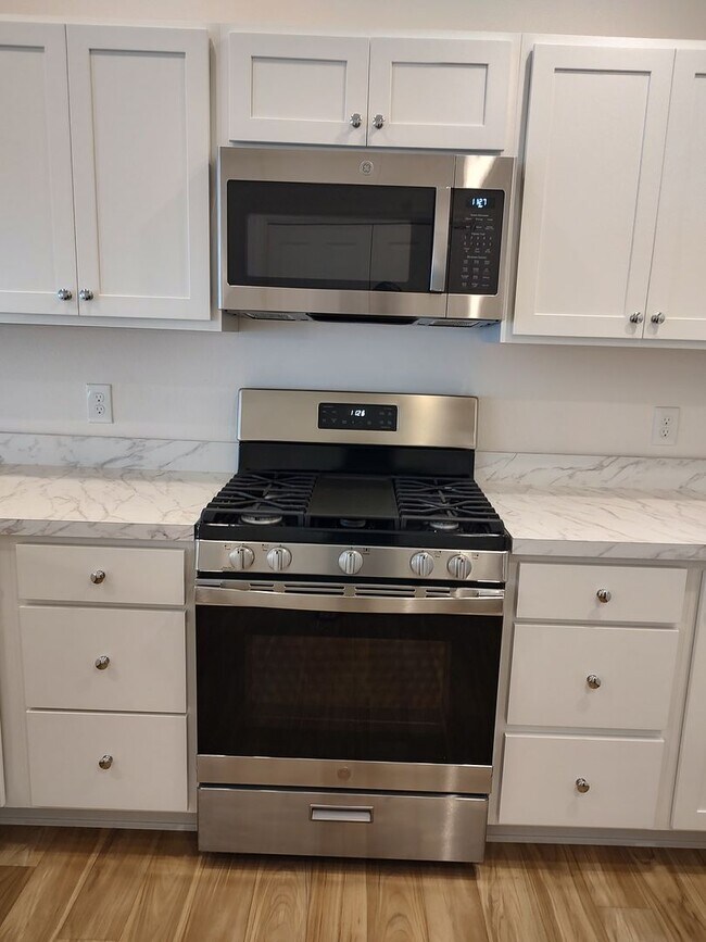 Building Photo - Ready to Rent Patio Villas in Deluna Village 55 + Community