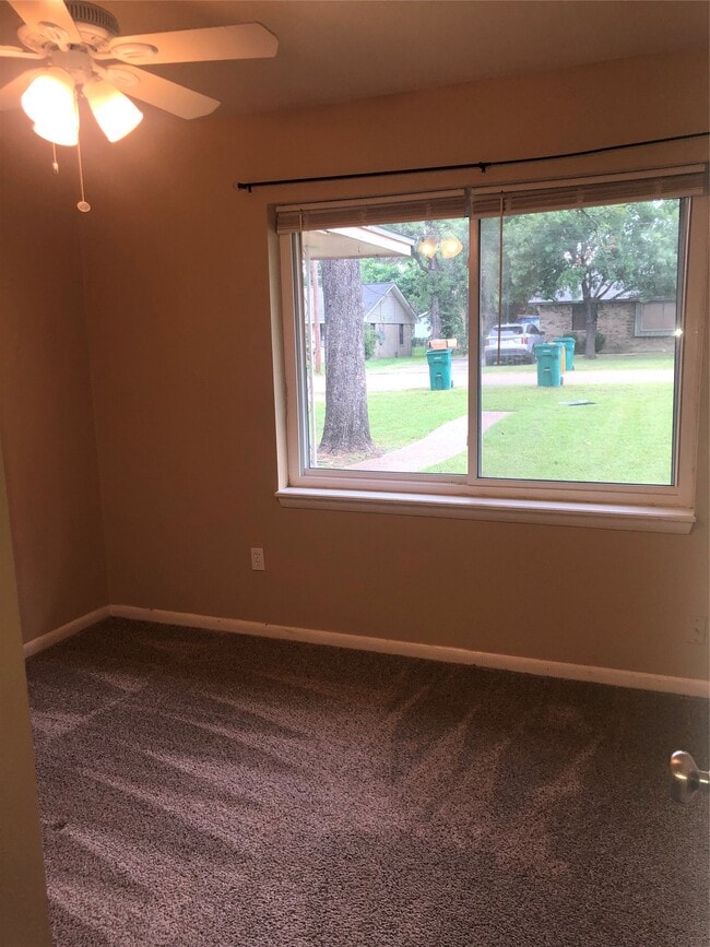 Building Photo - 307 Moss Hill Ln