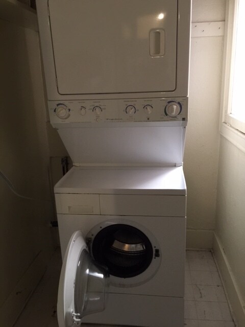 Building Photo - 729 S Cochran Ave