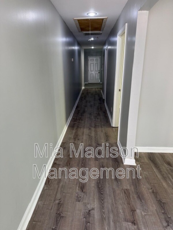 Building Photo - 319 W 31st St