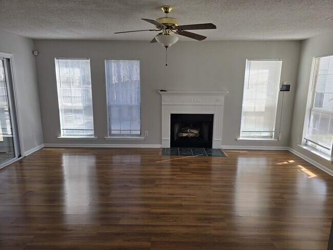 Building Photo - 22 Avocet Way