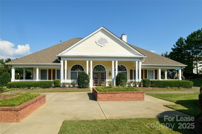 Building Photo - 2121 Kaybird Ln