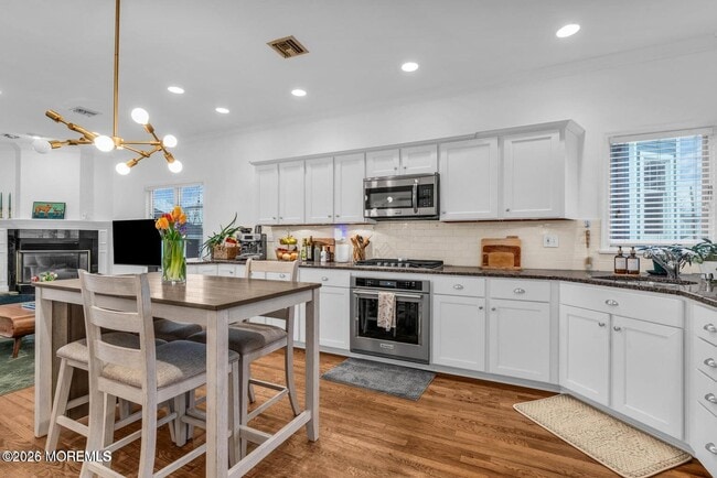 Building Photo - 6 Cook St