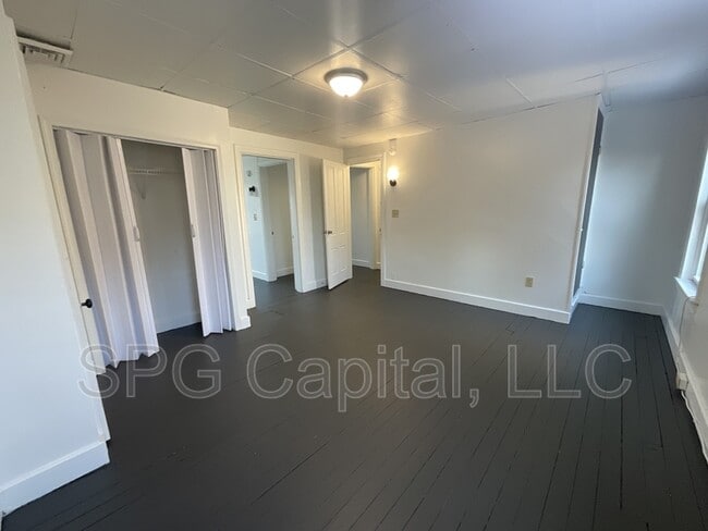 Building Photo - 305 N Newberry St