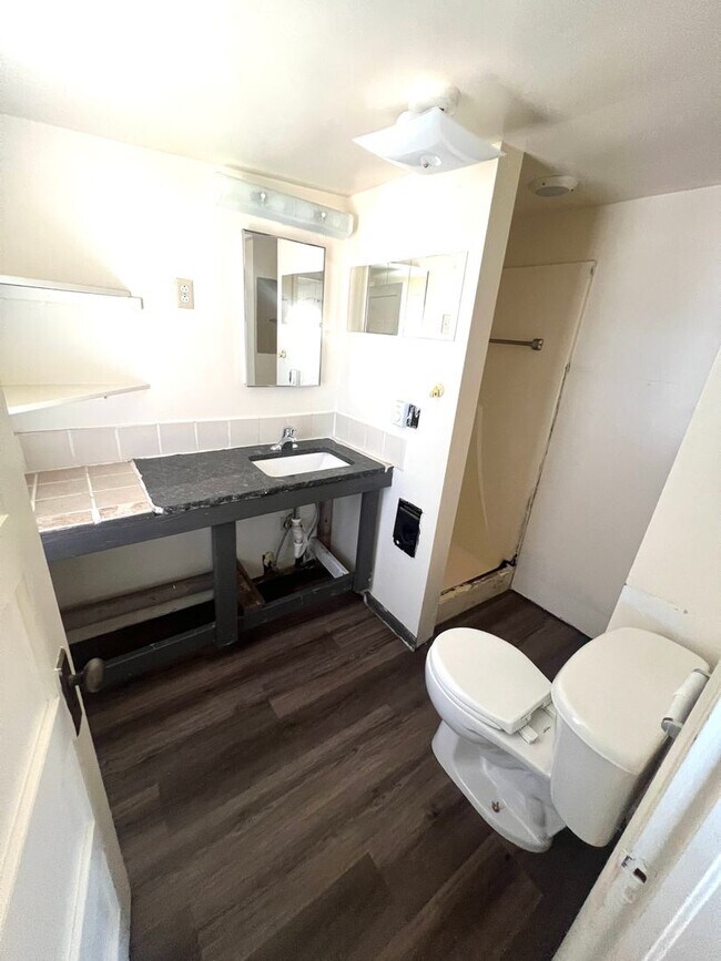 Building Photo - 4 Bedroom 2 Bath Single Family Home