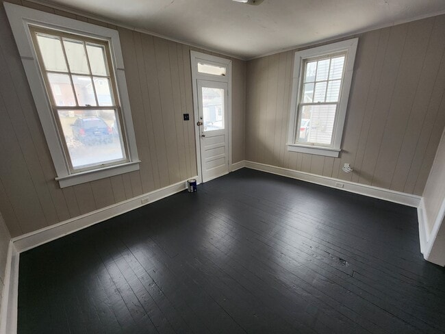 Building Photo - 372-374 Tolbert Ave