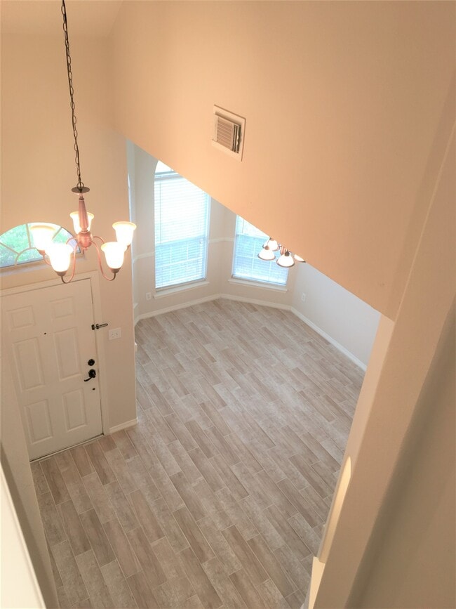 Building Photo - 2214 Valley View Crossing