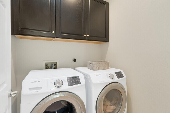 Building Photo - 11421 Desert Classic Ln NE