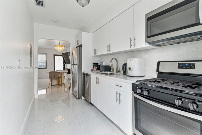 Building Photo - 705 83rd St