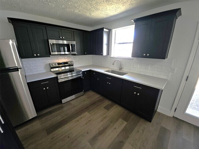 Building Photo - 815 Merribrook Ln