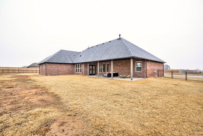Building Photo - 7044 Chestnut Ln