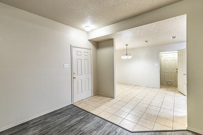 Building Photo - 3 Bedroom Duplex