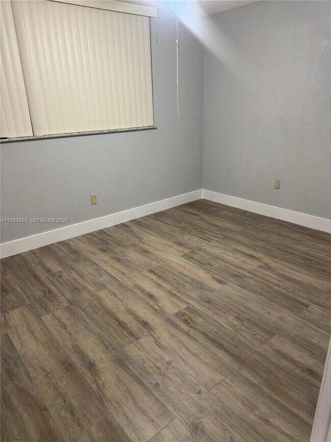 Building Photo - 9400 Lime Bay Blvd