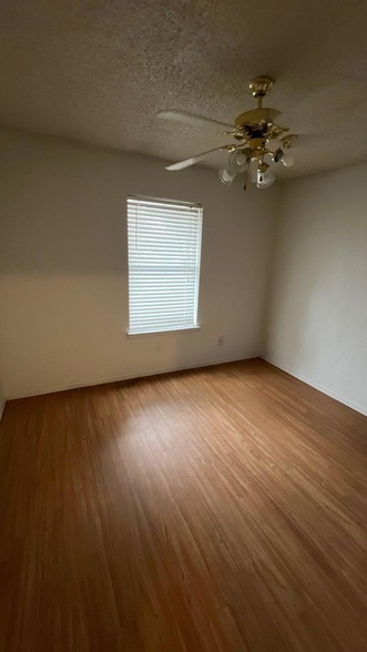 Building Photo - 121 San Saba Ave