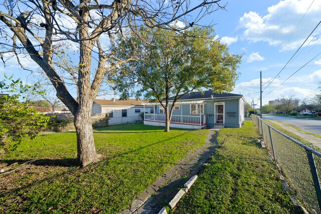 Building Photo - 103 Cosgrove St