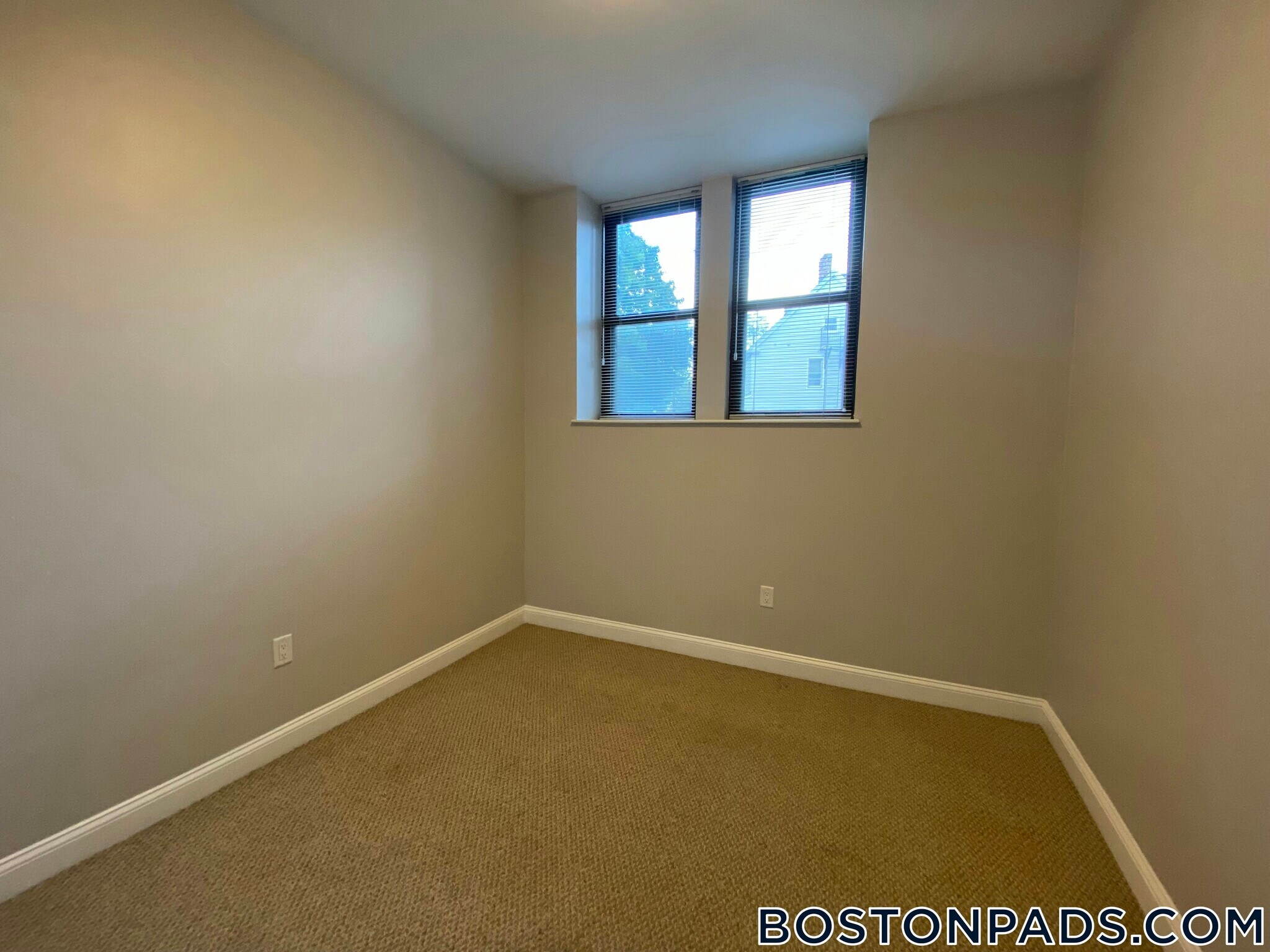Building Photo - 10 Merrymount Rd