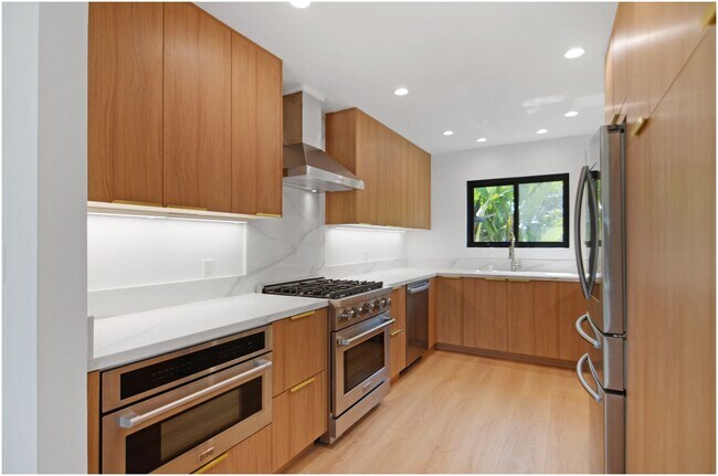 Building Photo - Lantern District Duplex!