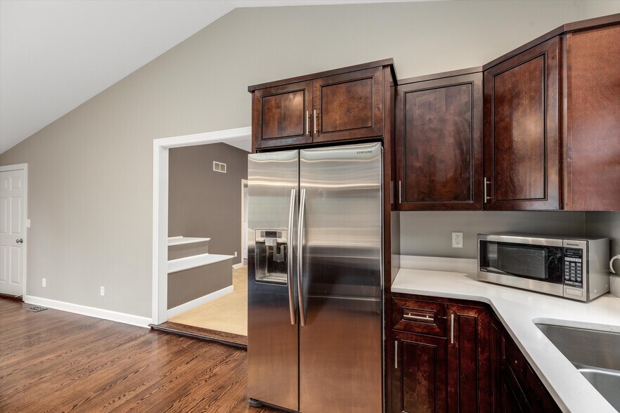 Building Photo - 854 Brooklawn Dr