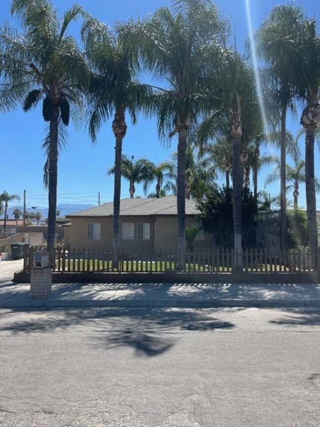 Building Photo - Best Rental deal in Hemet! CALL Today and ASK about our MOVE IN SPECIAL!!!!