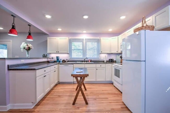 Building Photo - 201 Springdale Rd