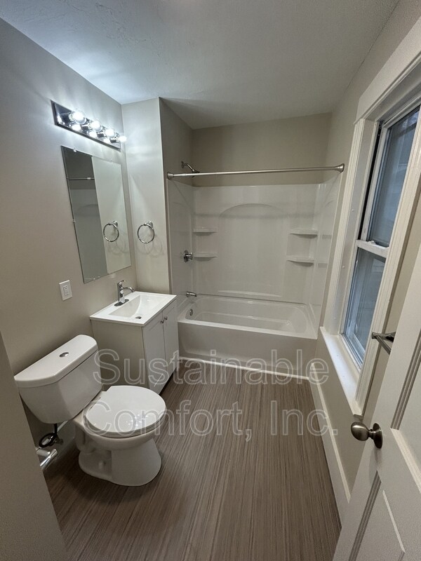 Building Photo - 12 Creston St