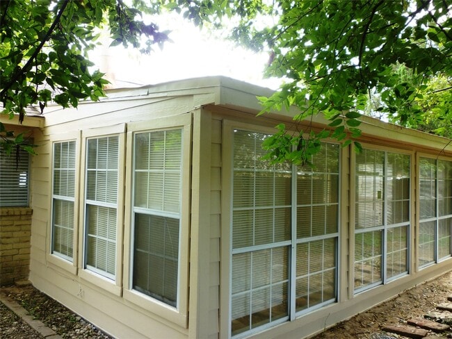 Building Photo - 7207 Grackle Dr