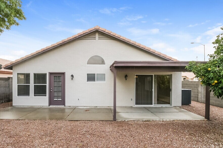 Building Photo - 2522 E Camino St