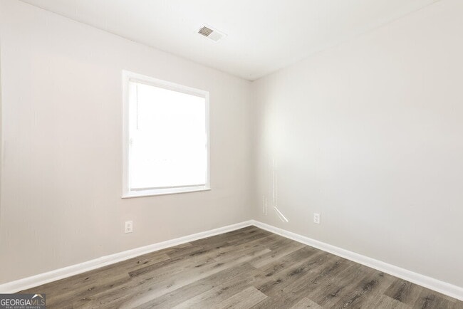 Building Photo - 494 Clara Dr
