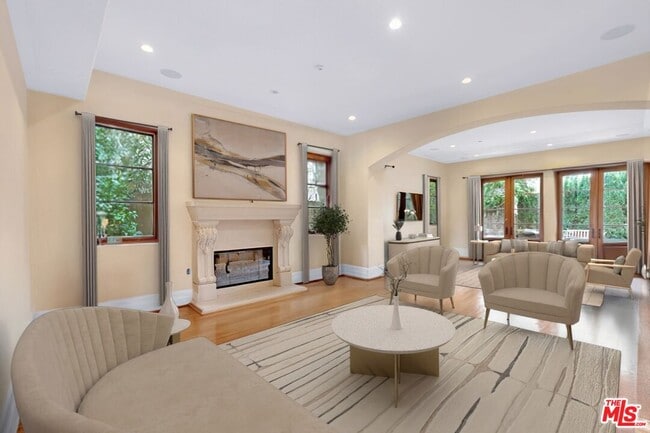 Building Photo - 1101 S Gretna Green Way