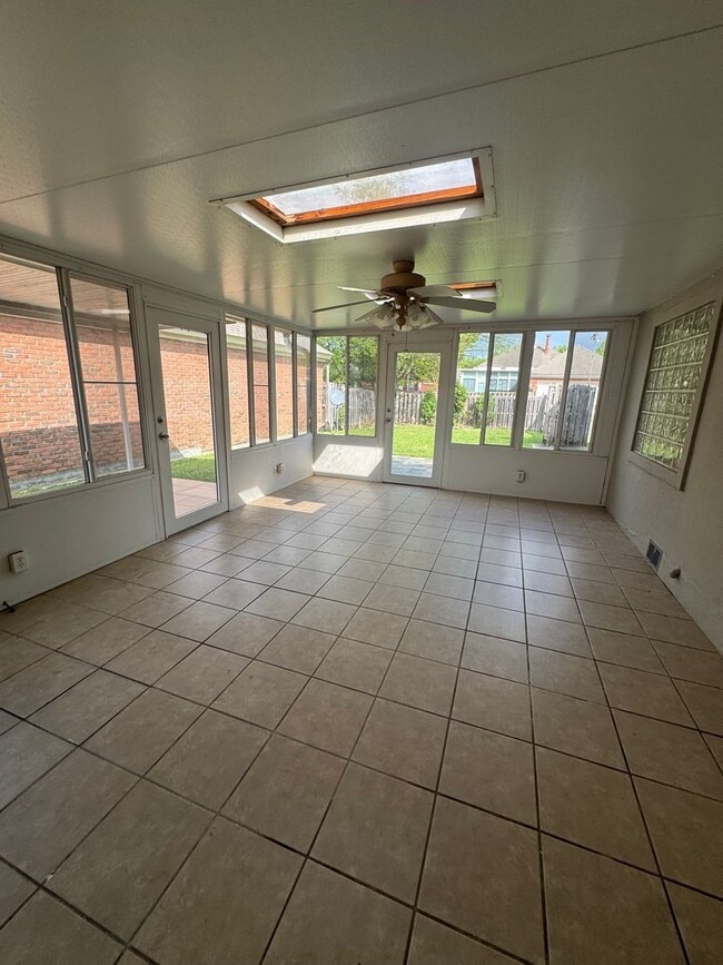 Building Photo - End of Cul-de-sac home