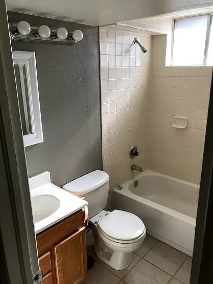 Building Photo - 184 Poppy St