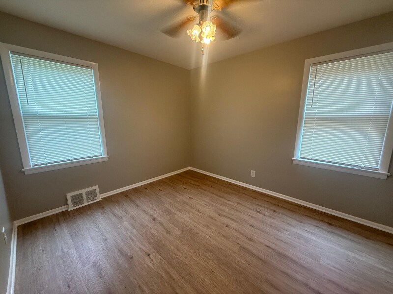 Building Photo - 13583 Shady Oak Blvd