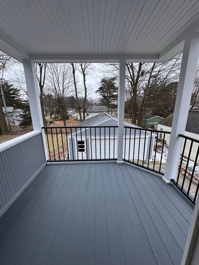 Building Photo - LARGE THREE BEDROOM HOME - AVAILABLE JUNE 1st, 2026