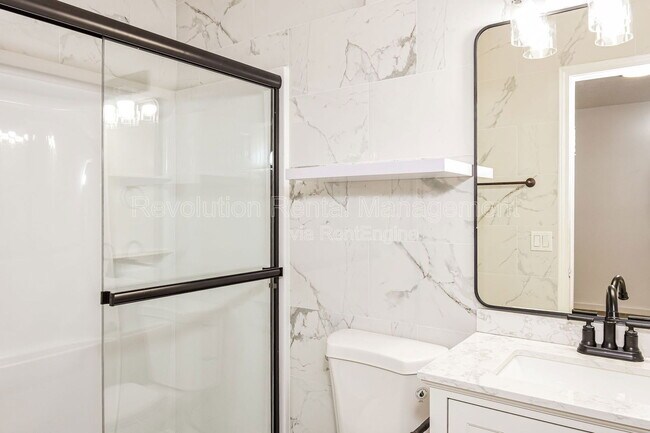 Building Photo - 1301 Sweet Pine Dr