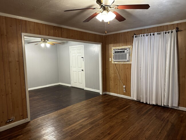 Building Photo - 906 Kingston Rd