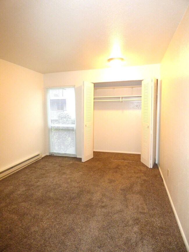Building Photo - Rent Special: 1/2 Off May's Rent!! - Downstairs 2 Bedroom Unit