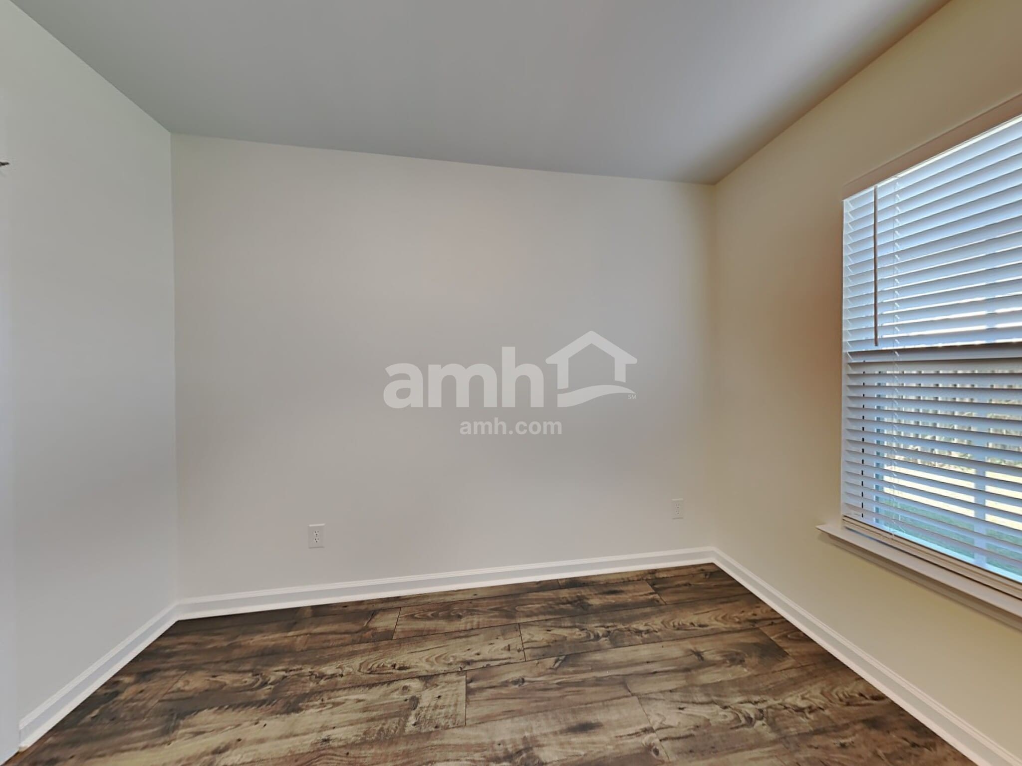 Building Photo - 163 Willow Point Cir