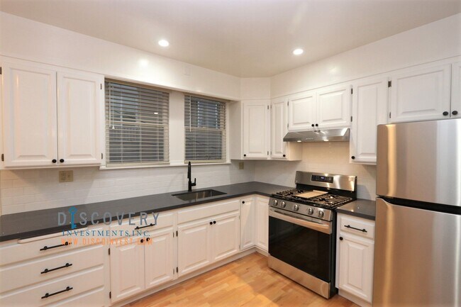 Building Photo - 841 Warfield Ave