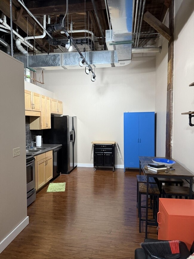 Building Photo - 585 S Upper St