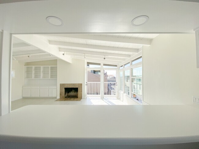 Building Photo - 233 6th St