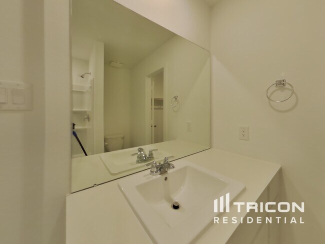 Building Photo - 3013 Dawn Sound Dr