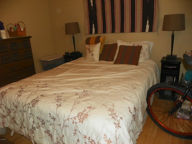 Building Photo - 6815 E 2nd St