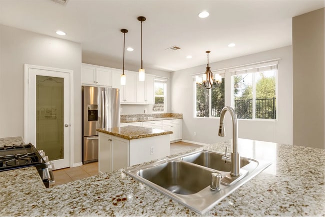 Building Photo - 25357 Avanti Ct