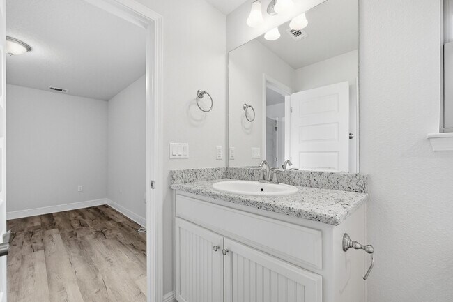 Building Photo - 5810 Crestlake Dr
