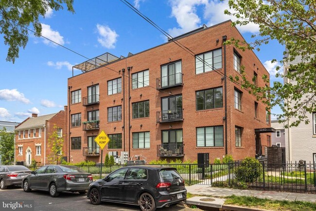 Building Photo - 1240 Raum St NE